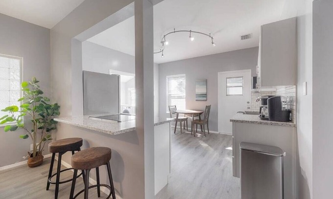 St. Petersburg - Clearwater House | "Parkside Betty" - Fenced Yard|Deck|Bar Hopping