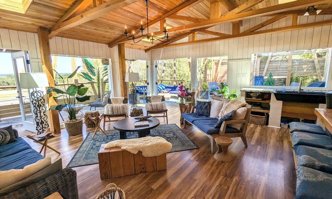 Barton Heights House | Parkside Penthouse-Epic POOL+Kayak+SUP+Lake+River+SWIM+HIKE+BIKE=City