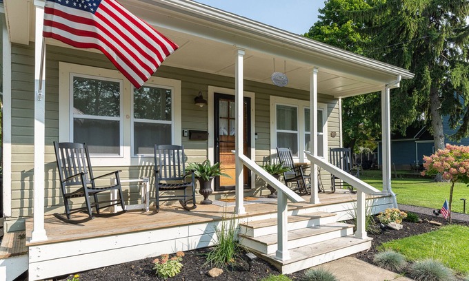 Youngstown Cottage | Parkview Cottage in the Heart of Youngstown - Sleeps 4/Small Dog Friendly