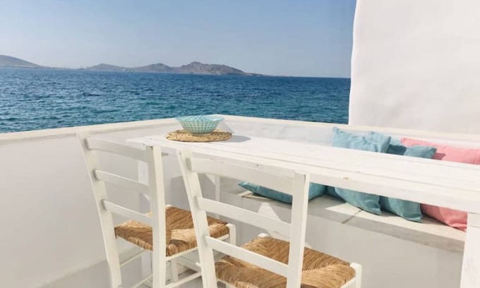 Naousa Apartment | Paros seafront studios Casa Phorkys with view of the sea + the Old Venetian Port