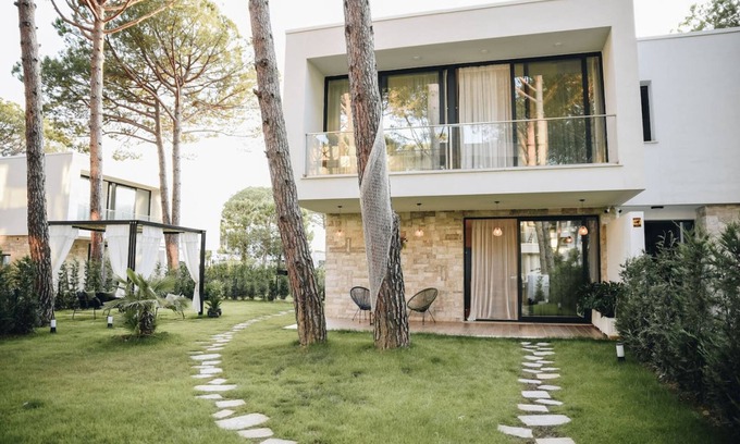 Ishem Villa | Parrot's Home in Plazhi San Pietro
