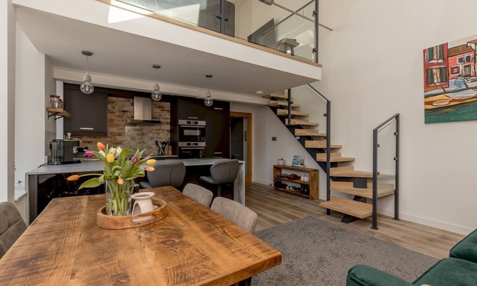 Merchiston Apartment | Pass the Keys | 2BD Loft Style Apt - Edinburgh - Free Parking