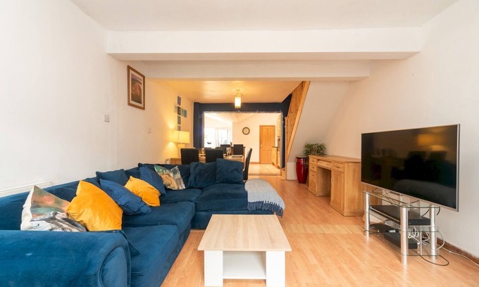 St. Mark's House | Pass the Keys | A Bright Spacious Home With Free Parking