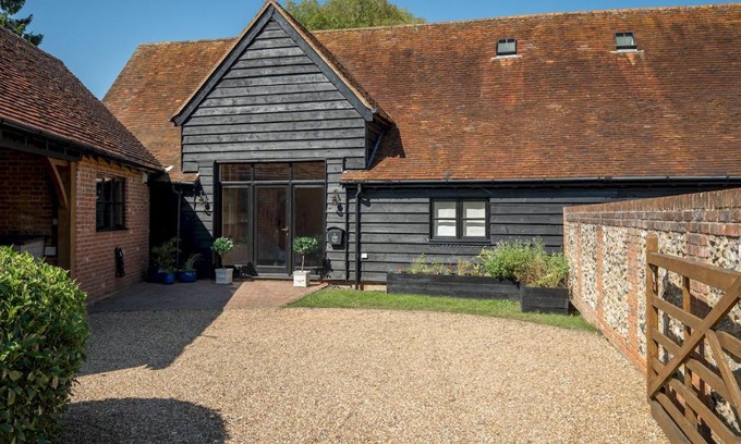 Lacey Green House | Pass the Keys Bradenham Barn in The Chiltern Hills