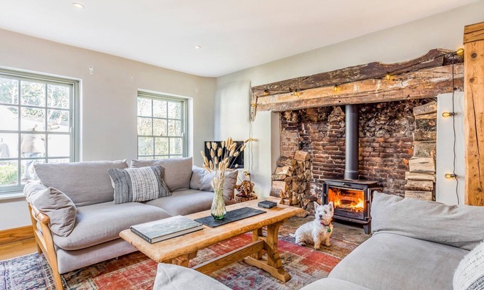 Funtington House | Pass the Keys | Charming Downland Cottage