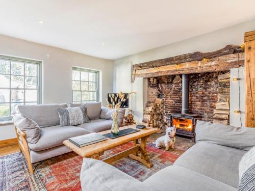 Funtington House | Pass the Keys Charming Downland Cottage