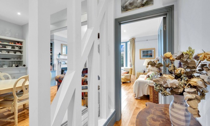 South Acton House | Pass the Keys | Charming Terrace House in Ealing