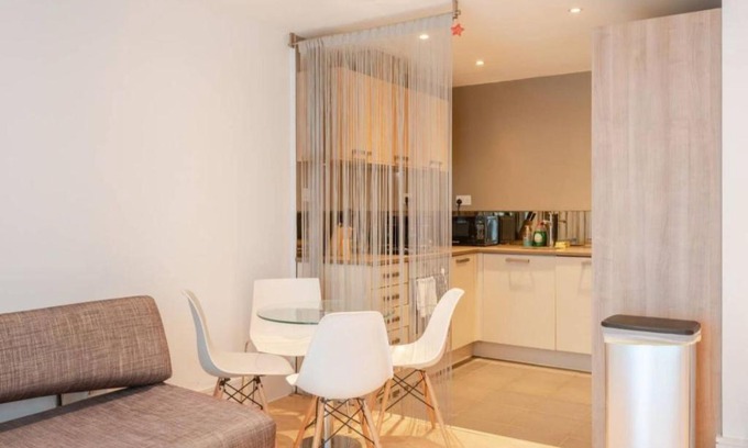Kings Cross St. Pancras Apartment | Pass the Keys - King's Cross modern flat with Sunny Garden