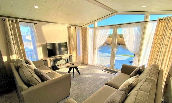 Lockerbie House | Pass the Keys | Lakeside Shooting Fishing Lodge Sleeps 6 HTub