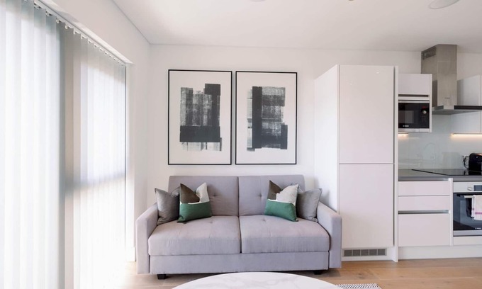 Hoxton West Apartment | Pass the Keys | Stylish 2BR Near Shoreditch + Liverpool St w/Patio