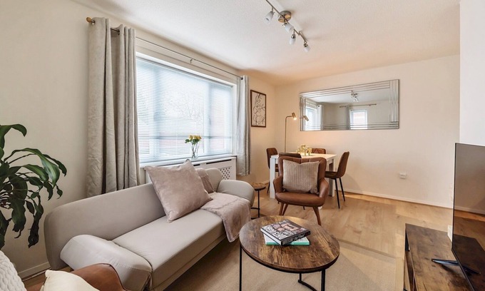 Cowley Apartment | Pass the Keys | Trendy 2BR Apartment inc. Parking - Cowley, Oxford