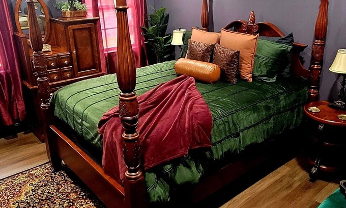 Bristol House | Password Parlor- Speakeasy Themed, Sleeps 4, Dog Friendly, Outdoor Relaxation