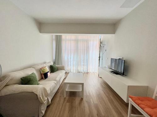 Patalavaca Apartment | Patalavaca Pool & beach View