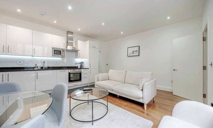 Royal Borough of Kensington and Chelsea Apartment | πΏ Patio | πͺ Private Entrance | π Early Drop | π Flex Policy | ποΈ SuperKing