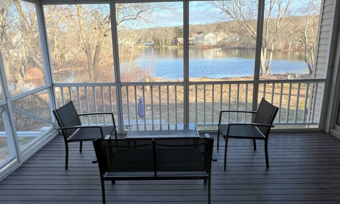 East Lyme House | Pattagansett Lake House · Lake Front+kayaks+USCGA