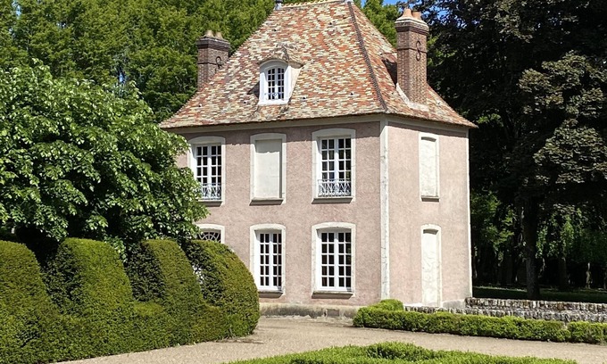 Villeconin House | Pavillon Xvii du Chateau de Saudreville 46 Kilomêtres au sud de Paris