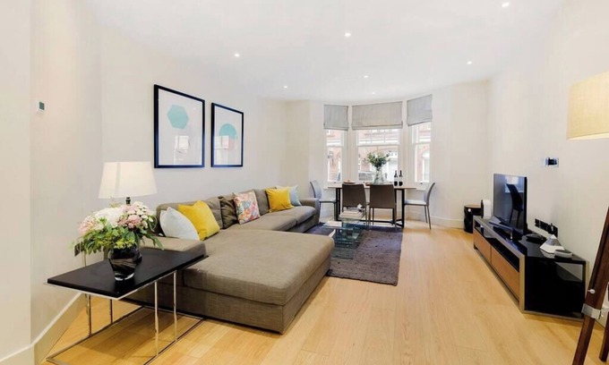 Colville Apartment | PBC | Modern Two Bedroom Apartment in Soho - GT3