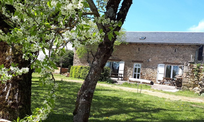 Saint-Laurent-d'Olt Ski Chalet | Peace and Pleasure in the Countryside