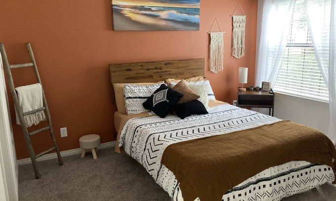 Irving Apartment | Peace, Serenity, Central ✨Longterm Discount ✨, Free Parking