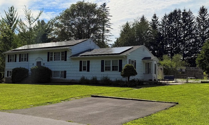 Goshen Apartment | Peaceful 1-bedroom Suite in Goshen NY, 5 mins from Legoland! AC, Wi-fi, Pool inc