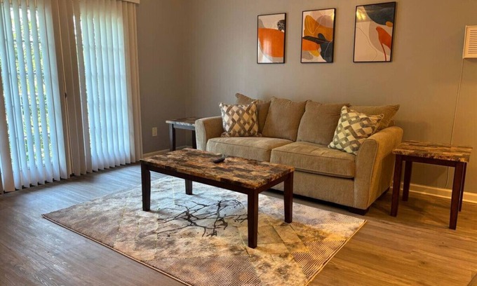 Franklin Apartment | Peaceful 2 bed with in unit washer/dryer