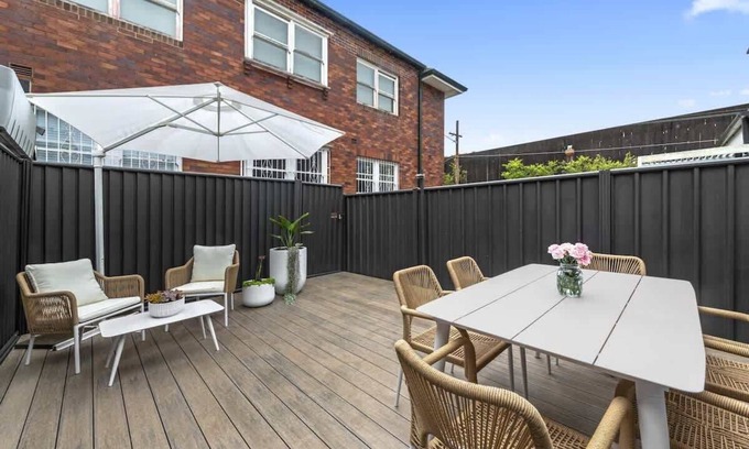 Bondi Junction House | Peaceful 2 bedroom with private backyard and BBQ