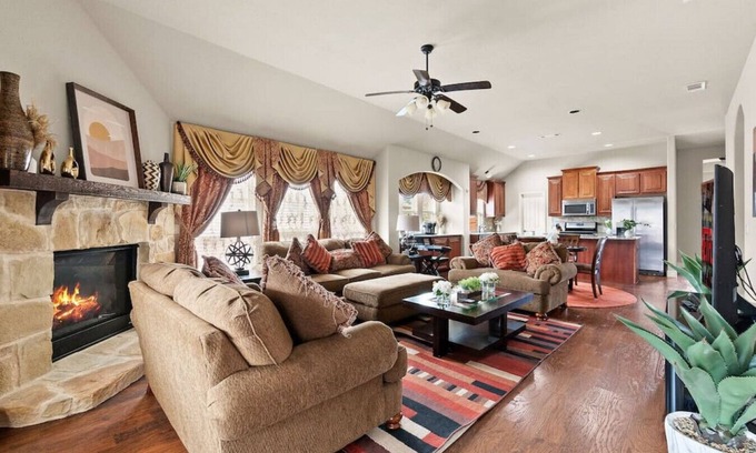 Grand Prairie House | Peaceful 3 BD Family Getaway