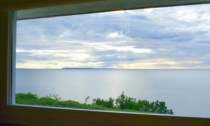 Blaine House | Peaceful Beachfront Getaway with Sweeping Water Views