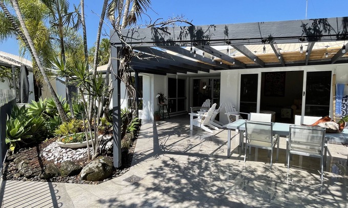 Benowa House | Peaceful Benowa Retreat