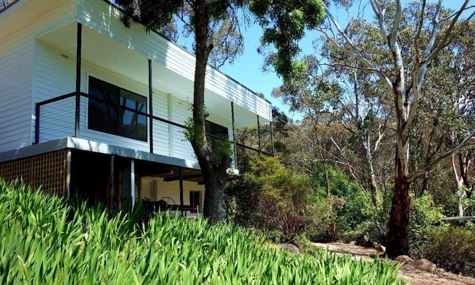 St Andrews House | Peaceful Bush Retreat in renovated lodge