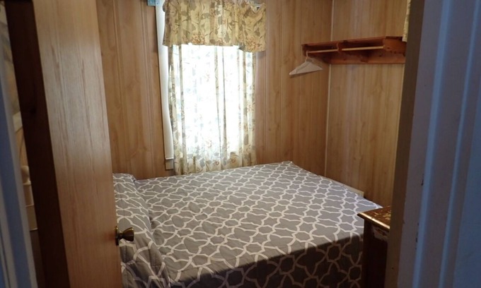 White Cloud Cottage | Peaceful cabin on Robinson Lake at Millers Resort!