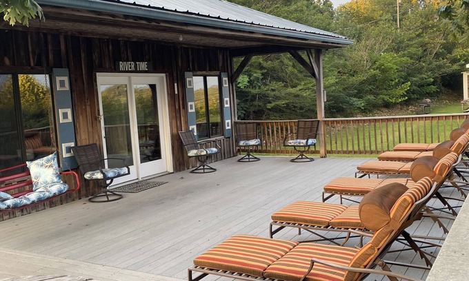 Waverly Cabin | Peaceful cabin with a lovely view of the TN river-the PERFECT weekend getaway!