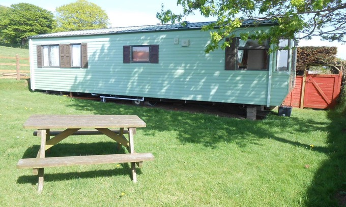 Callington House | Peaceful caravan with WiFi in charming outskirts Callington on a working farm .