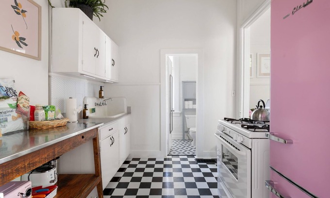 Harleston Village Apartment | Peaceful Charleston Hideaway for 2 – Walk to Everything!