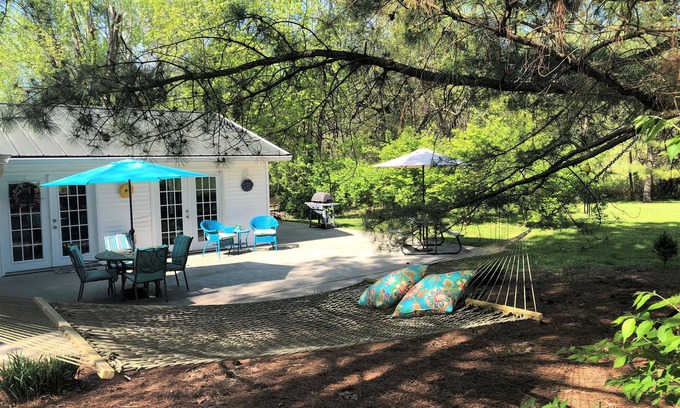 Vienna Cottage | Peaceful Cottage Retreat near Shawnee National Forest