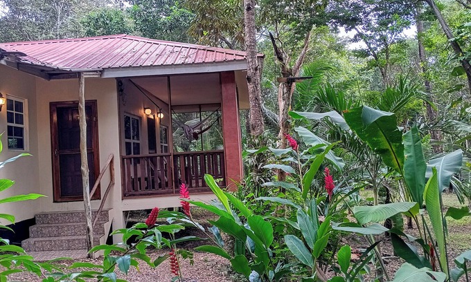 San Ignacio Cottage | Peaceful Family Cottage w/AC, 3 beds- Car rental, Restaurant & Private pickup