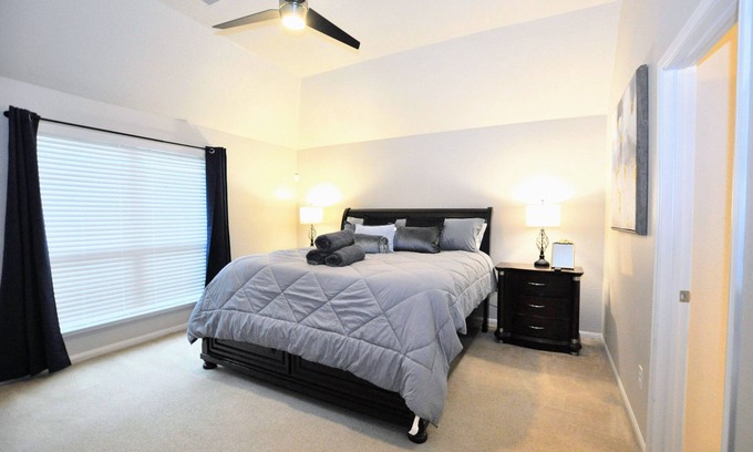 Houston House | Peaceful Family Friendly 4 Bd in North Houston