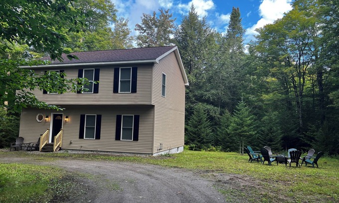 Inlet House | Peaceful Family Retreat – Spacious 4BR Home - 5 acres of forest