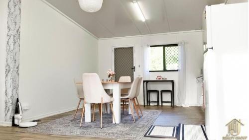 Brisbane Waterfront House | Peaceful Forest Retreat and Hot Tub