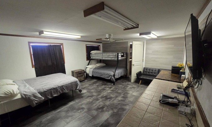 Golden Meadow Apartment | Peaceful hotel suites with AC in Golden Meadow