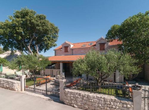 Dol House | Peaceful Island Haven with Pool, BBQ & Games Area