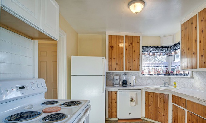 Klamath Falls House | Peaceful Klamath Falls Home w/Large Fenced Yard!