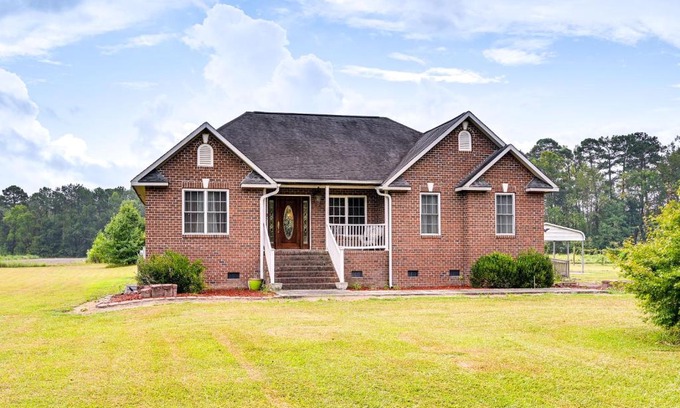 Ernul House | Peaceful North Carolina Getaway with Large Deck!