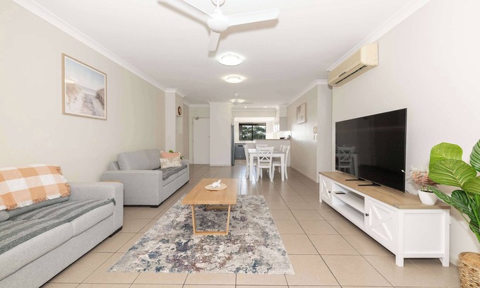 West End Apartment | Peaceful on Percy Sum