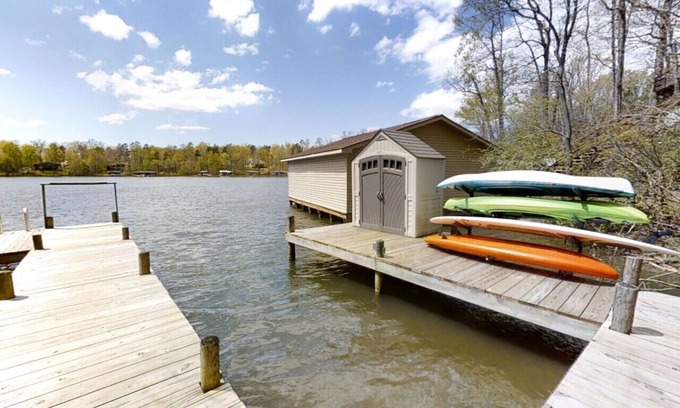 Mineral House | Peaceful Perch- Public Side Lake Anna, Deep Water Cove, Kayaks