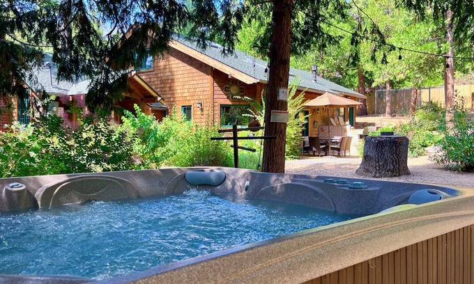 Idyllwild House | Peaceful Pines " Lovely Pet Friendly Mountain Home w/Spa