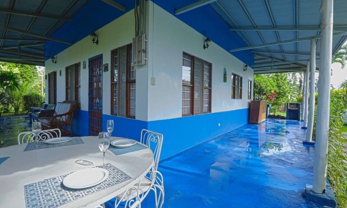 Florencia House | Peaceful place with 5 rooms Swimming pool equipped kitchen secured gated