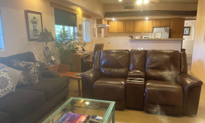Bridlewood West House | Peaceful Quiet Home In The Desert