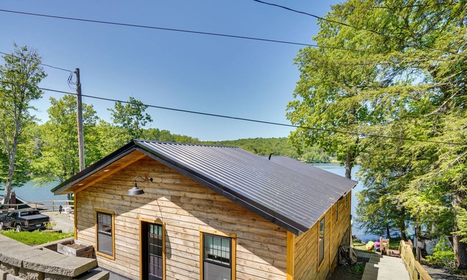 Averill Park Cottage | Peaceful Retreat on Burden Lake w/ Deck & Kayaks!