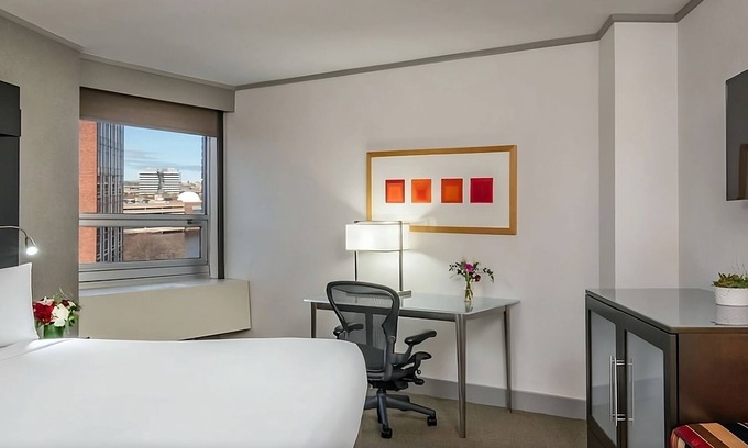 East Cambridge Hotel | Peaceful Stay in a Pet-Friendly Unit with Pool! Near MIT!